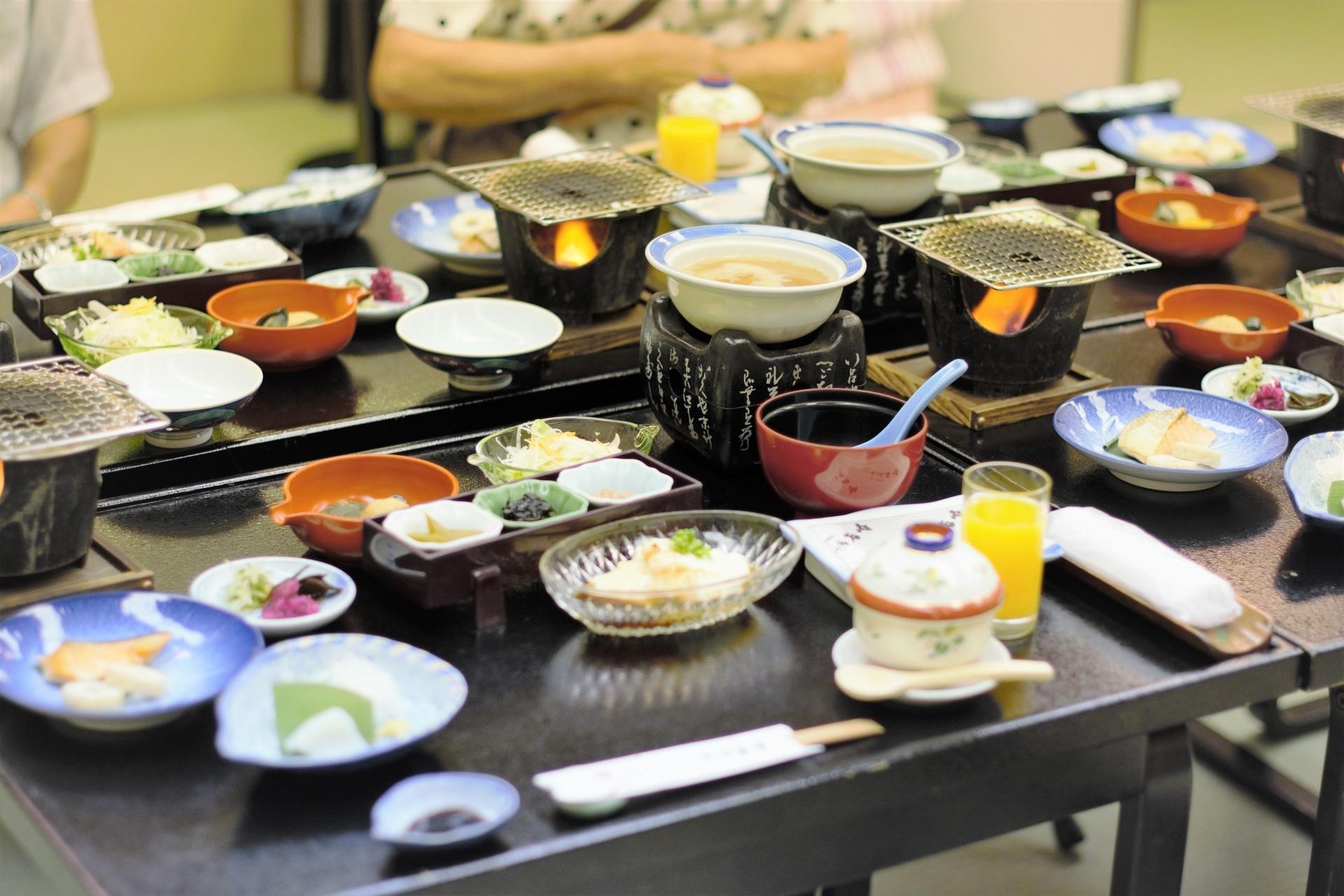 富士河口湖町＜短時間！曜日選べる！子育て中の方歓迎！＞和懐石料理の食器の準備【3655】